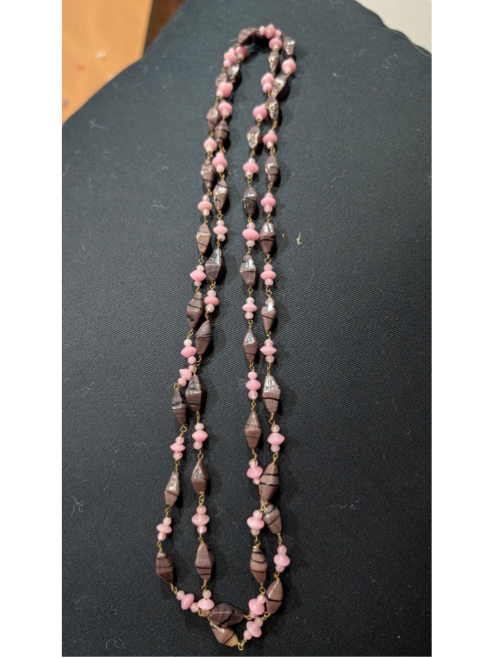 The image shows a vintage art glass beaded necklace 1950s